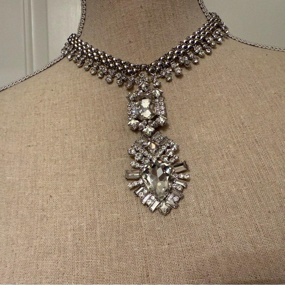VINTAGE NECKLACE SILVER TONE RHINESTONE PRONG SET MULTI SHAPE STATEMENT DROP - Picture 3 of 10